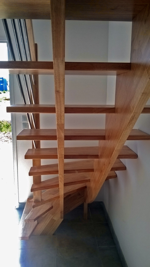 Le Brieuc : Escalier standard d'intérieur en bois - Photo n°2 - Réf : ST2CD1015SCMHEVD