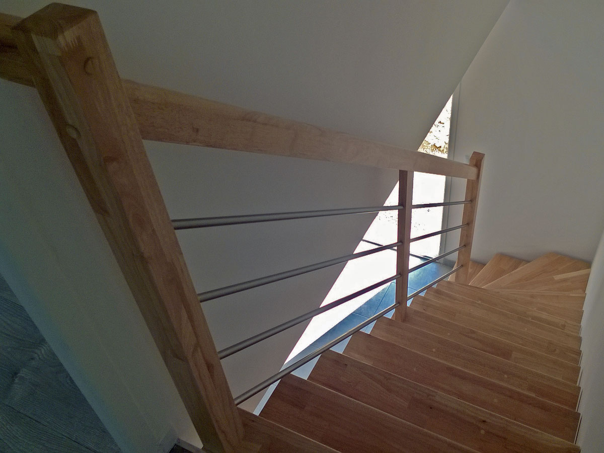 Le Brieuc : Escalier standard d'intérieur en bois - Photo n°3 - Réf : ST2CD1015SCMHEVD